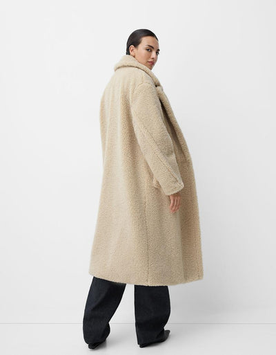 Lucie | Damen Oversized Teddyfell Wintermantel mit Reverskragen & Knopfleiste in Beige