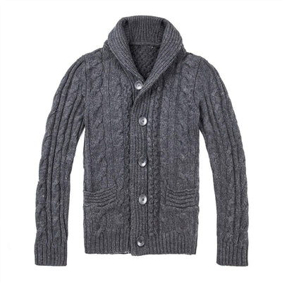 Herren Strickjacke mit elegantem Zopfmuster und praktischen Taschen Heidi-Mode