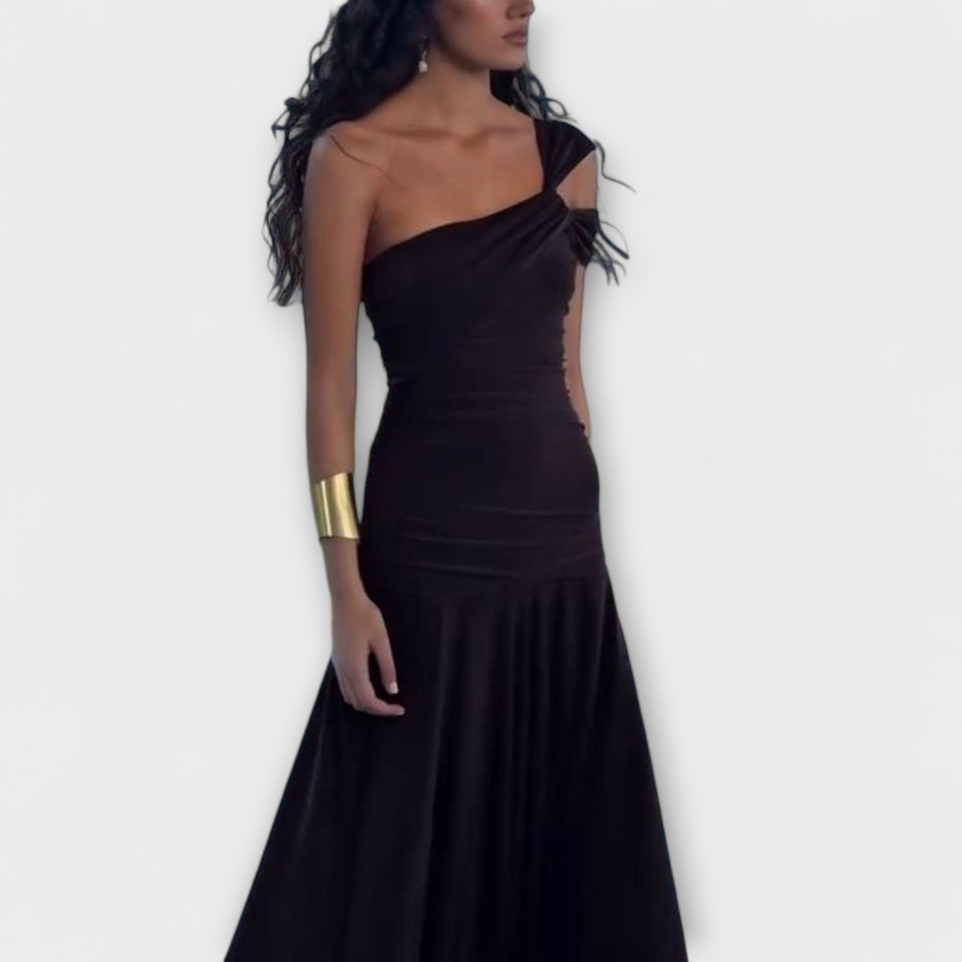 Margot - Figurbetontes Maxikleid mit Off-Shoulder-Design