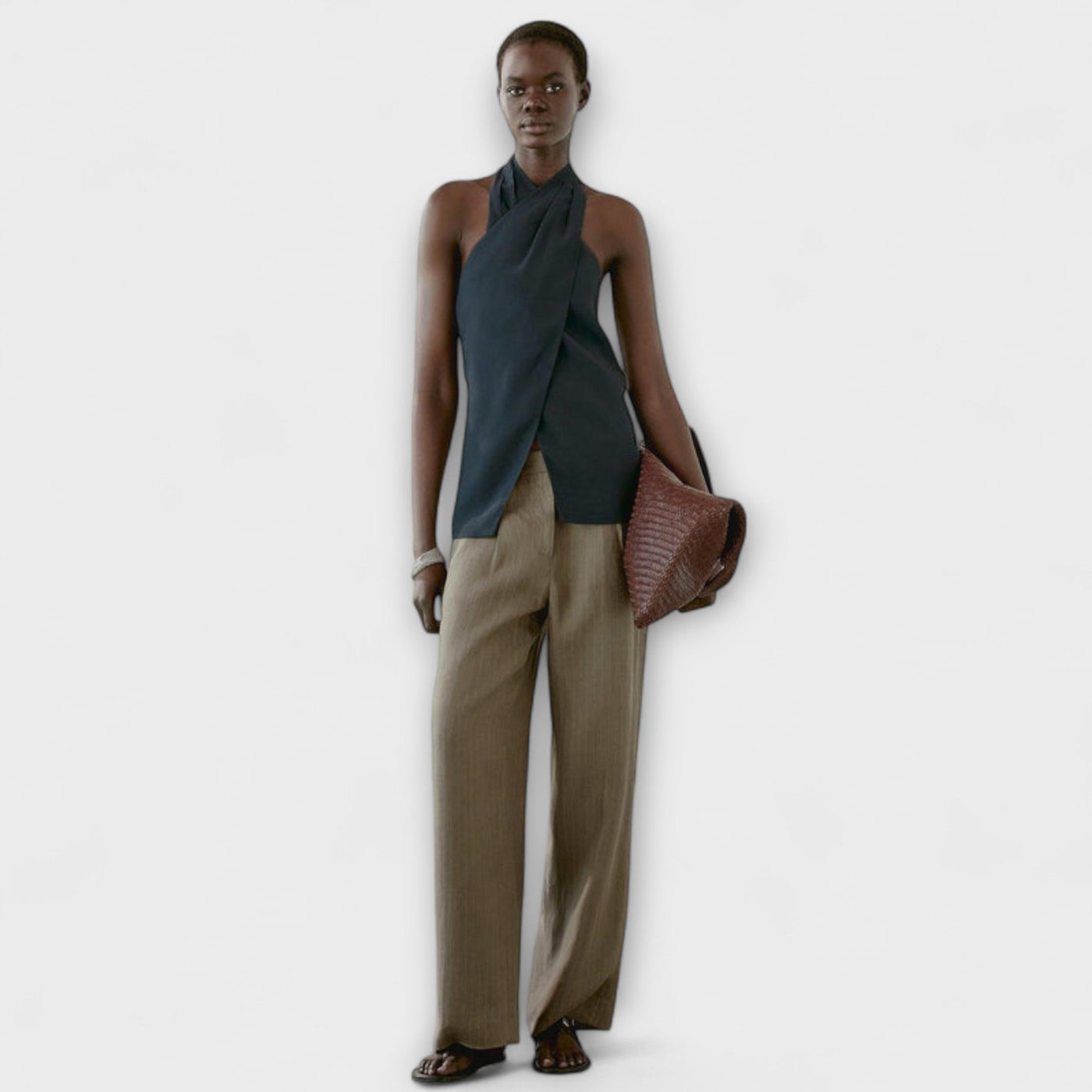 Hannah - Blauer Halter Neck Top mit Rückenausschnitt