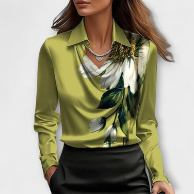 Lira - Schimmernde Bluse mit Rüschendetail am Kragen