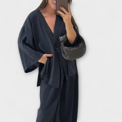 Jacqueline - Lässiges V-Ausschnitt Top und Hose Duo