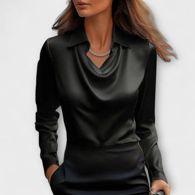 Lira - Schimmernde Bluse mit Rüschendetail am Kragen