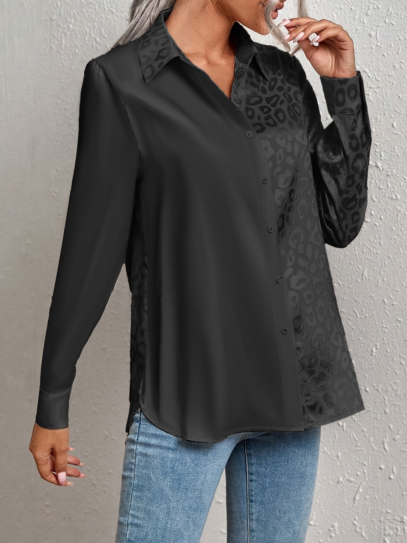Gwendolyn – Zweifarbiges Satinhemd Mit Leopardenmuster Und Jacquard Knopfleiste