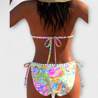 Valerie - Lebhaftes Spitzen-Bikini mit Halsband