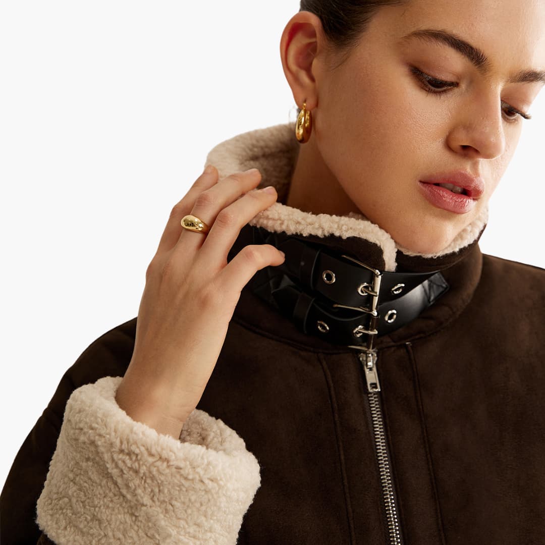 Damen jacke mit breitem Kragen und Reißverschluss