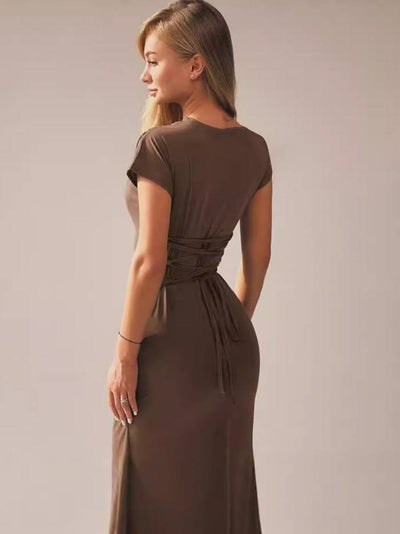 Elara - Schickes braunes Abend-Maxikleid mit Drapiertem Ausschnitt