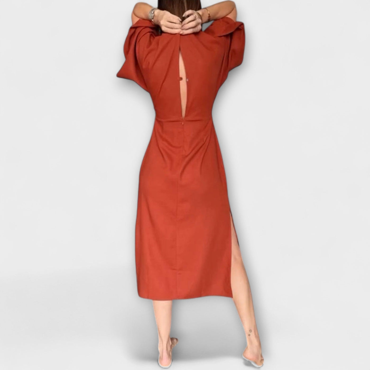 Holly - Lässiges Kleid mit V-Ausschnitt und Krawatte