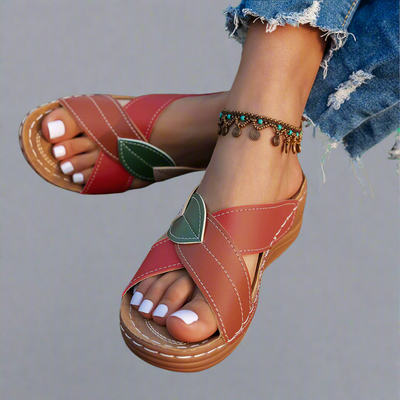 Nina | Handgefertigte Keilsandaletten aus hochwertigem Material