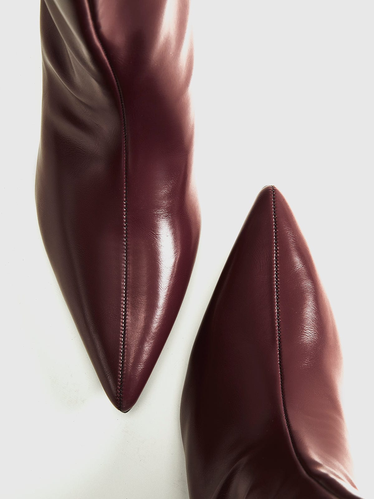 Magda | Damen Ankle Boots in Bordeaux mit spitzer Kappe & Absatz im Leder-Look