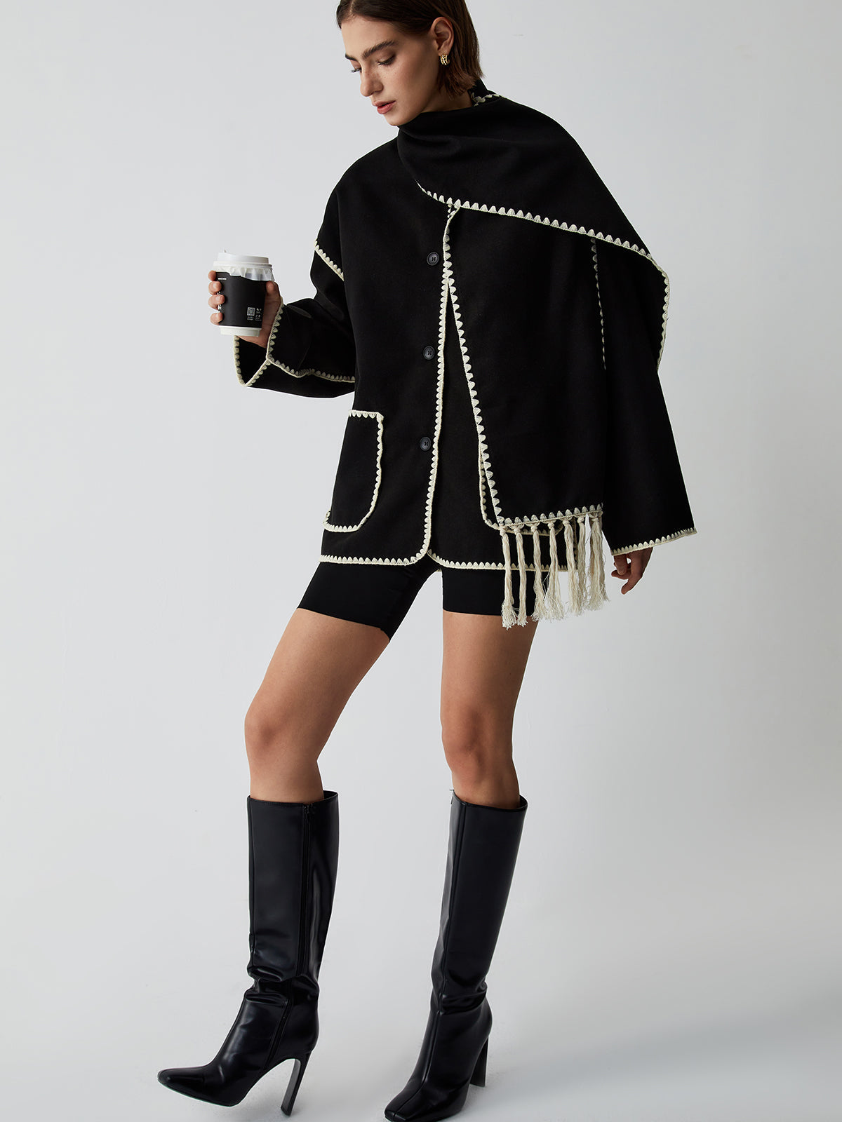 Damenjacke Mit Kontrastbesatz Und Schal Stilvoll