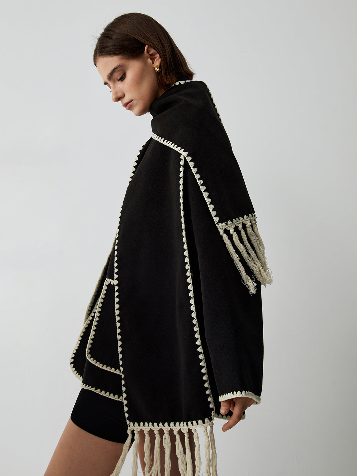 Damenjacke Mit Kontrastbesatz Und Schal Stilvoll