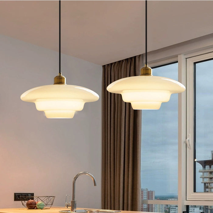 Elegante Pendelleuchte aus Milchglas mit verstellbarer Aufhängung – Hängeleuchte für den Esstisch in verschiedenen Größen