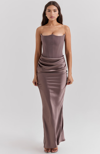 Elegantes Maxikleid Für Formelle Hochzeitsgäste