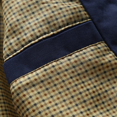 Herren Trench coat mit Knopfverschluss und Taschen Details