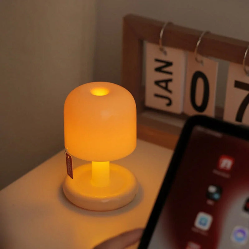 Mini Tischlampe mit USB-Ladestation – Tragbare Tischleuchte für romantisches Ambiente und entspannende Atmosphäre