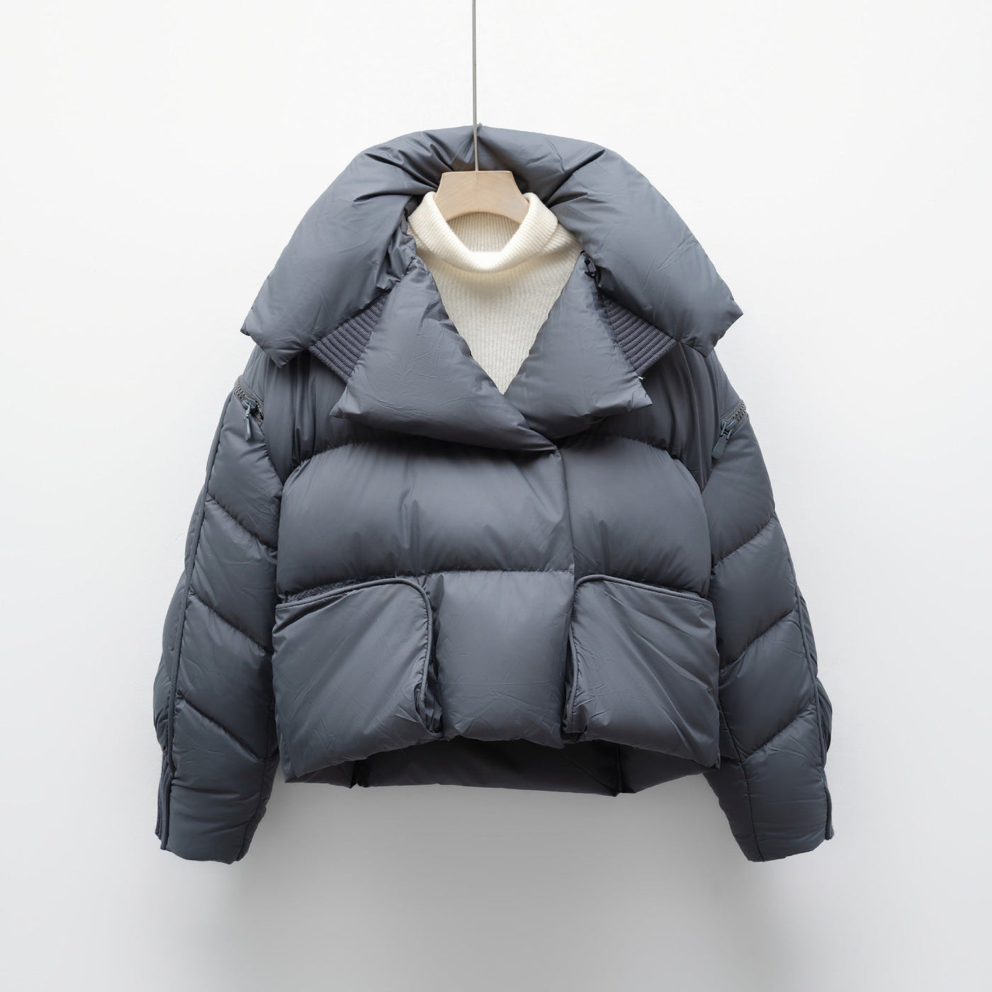 Damen modische verkürzte Steppjacke mit hoch geschlossenem Kragen und praktischen Taschen Heidi-Mode