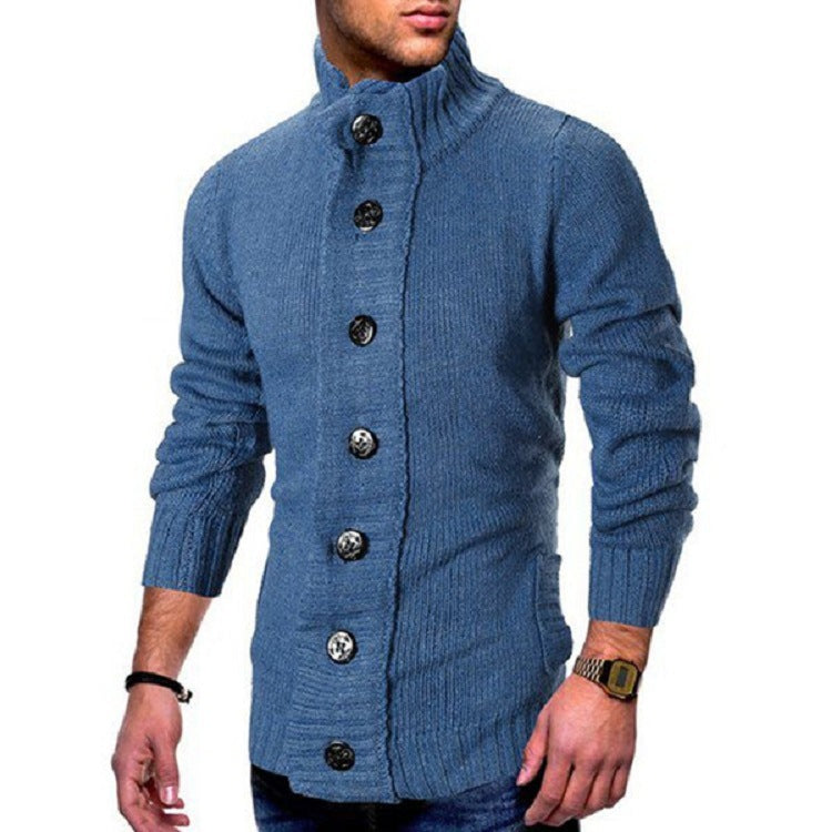 Herren Strickjacke mit hohem Kragen und markanten Knopfdetails Heidi-Mode