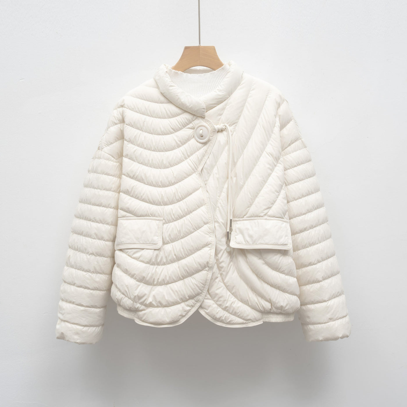 Damen modische Steppjacke mit asymmetrischem Schnitt und praktischen Taschen Heidi-Mode