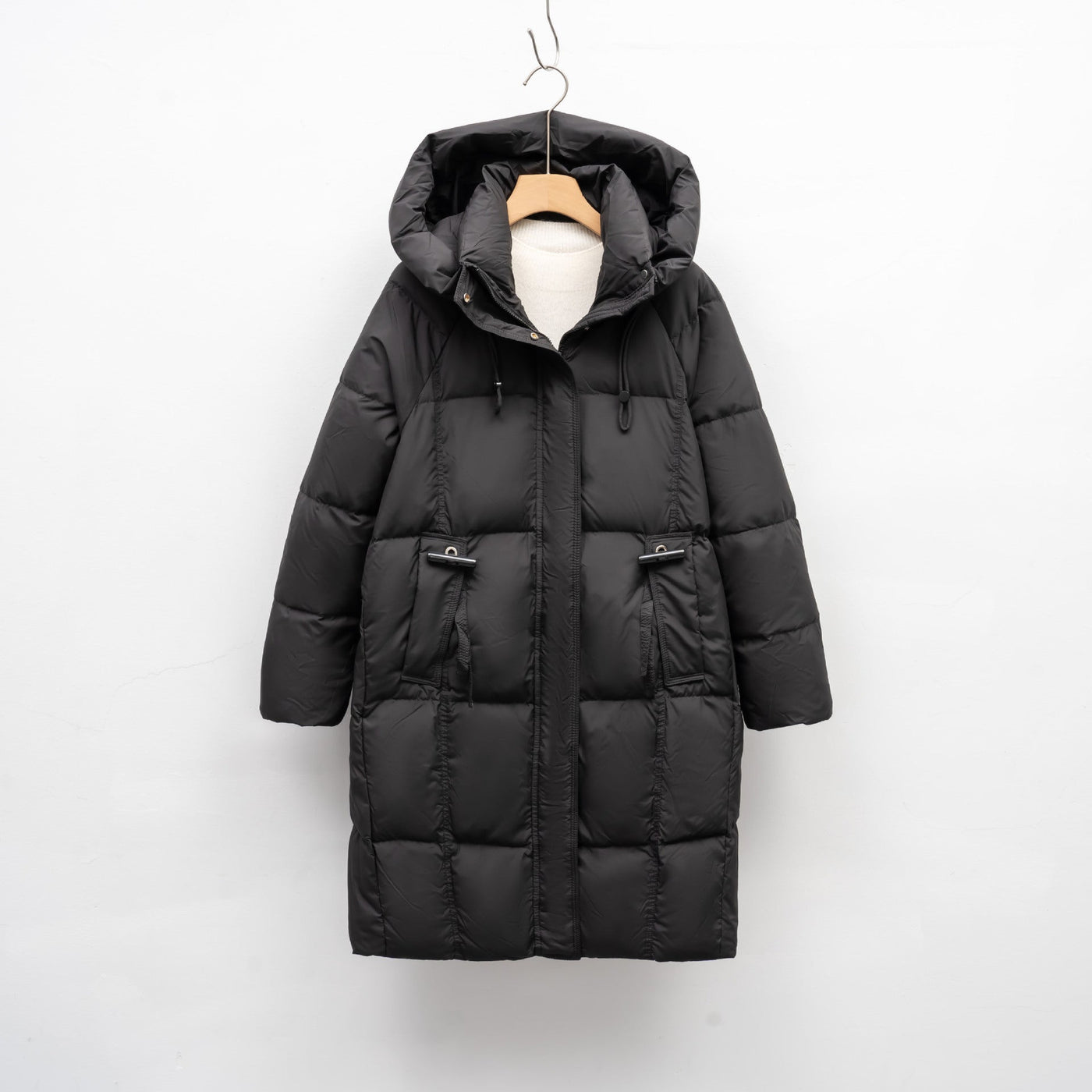 Damen isolierte Winterjacke mit großem Kapuzenkragen und funktionalen Taschen Heidi-Mode