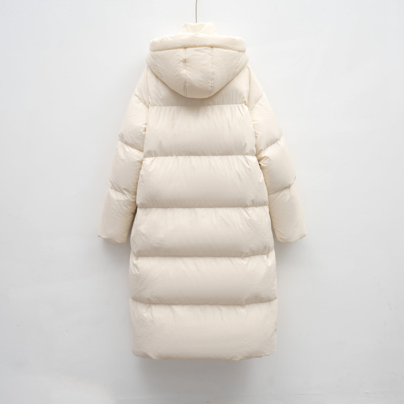 Damen Langer volumenreicher Daunenmantel mit abnehmbarer Kapuze und seitlichen Taschen Heidi-Mode