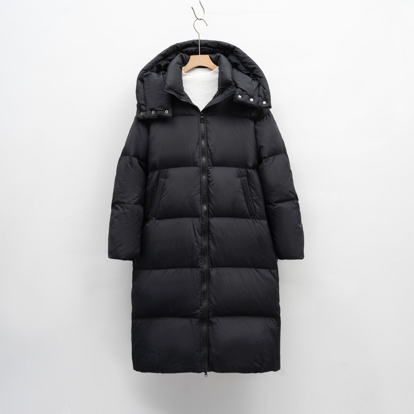 Damen Langer volumenreicher Daunenmantel mit abnehmbarer Kapuze und seitlichen Taschen Heidi-Mode