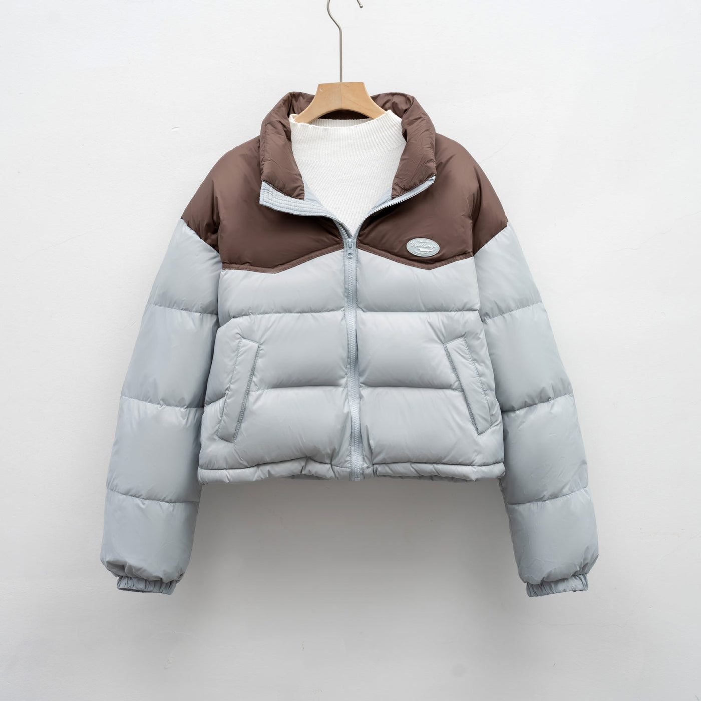 Damen modische kurz geschnittene Steppjacke mit hohem Kragen und praktischem Reißverschluss Heidi-Mode