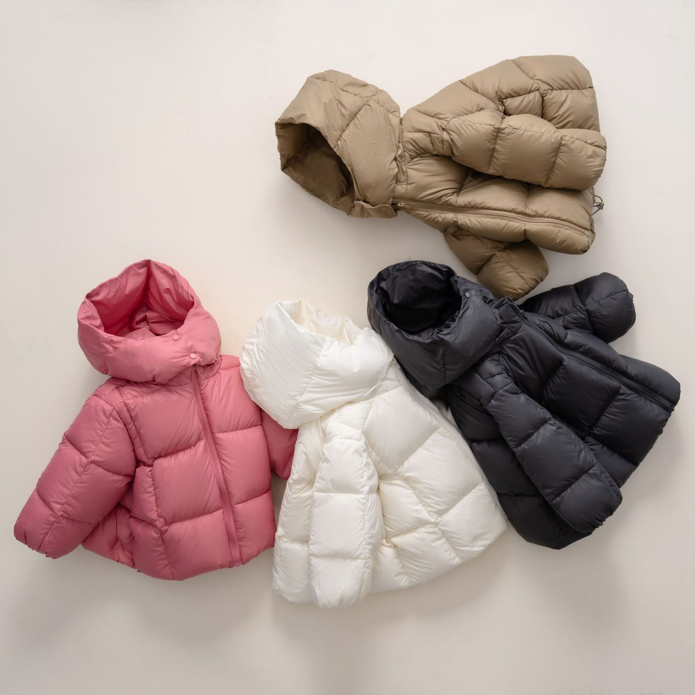 Damen moderne Daunenjacke mit abnehmbarer Kapuze und elastischen Bündchen Heidi-Mode