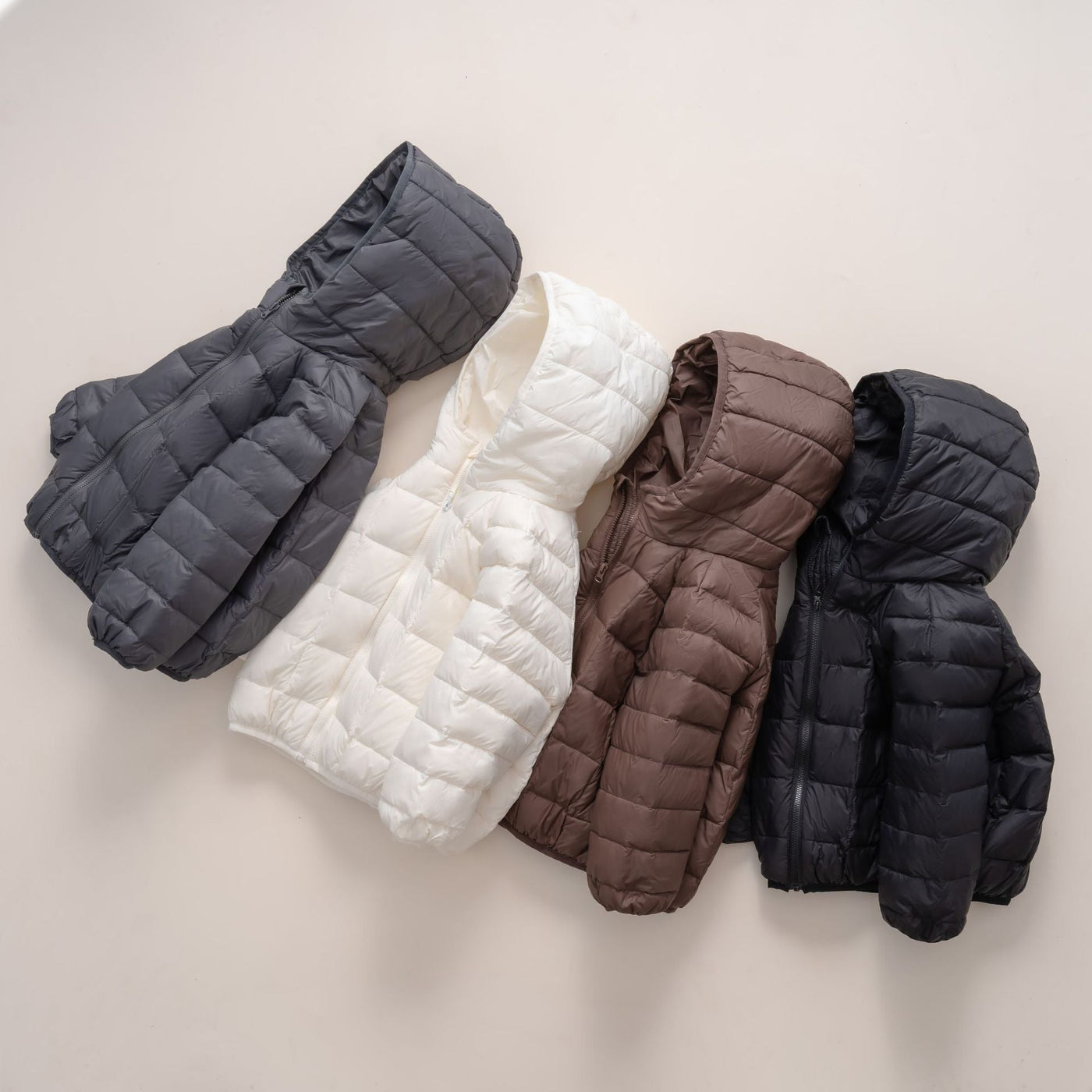 Damen warme Daunenjacke mit Kapuze und quer gestepptem Design Heidi-Mode