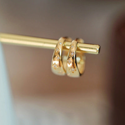 Luxuriöse Gold- und Silberohrringe