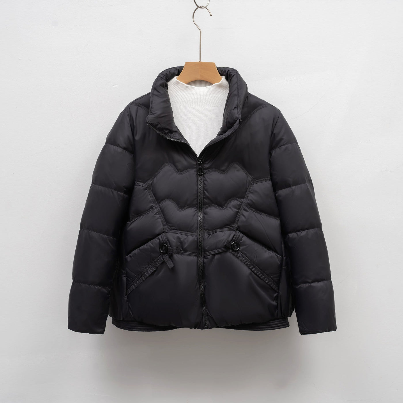 Damen Steppjacke mit dekorativen Knopfdetails und hohem Kragen Heidi-Mode