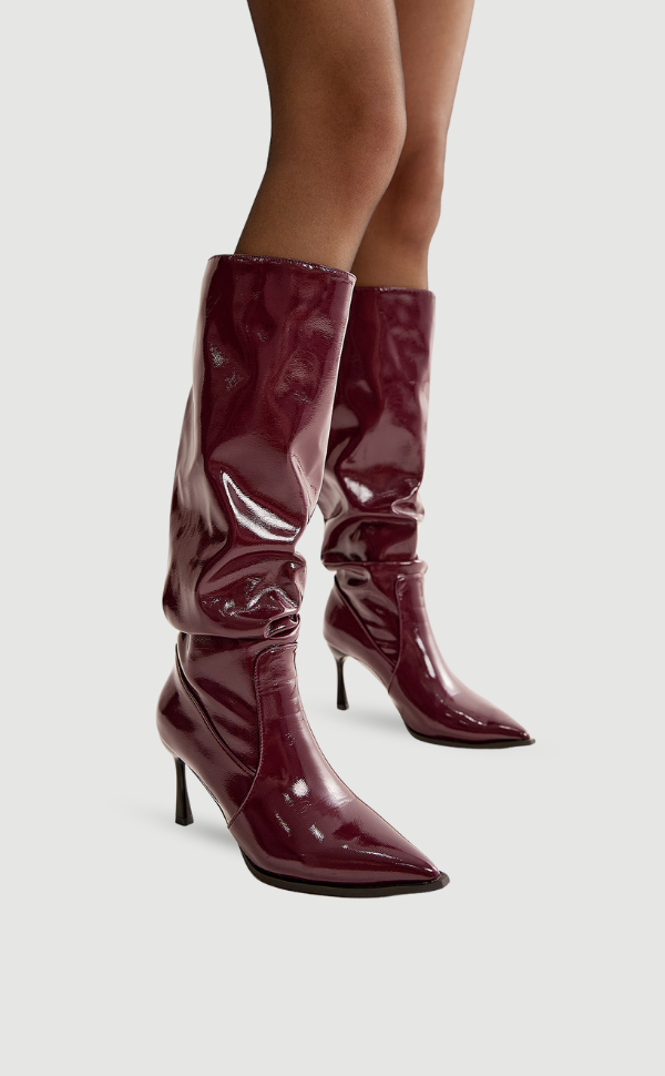 Lydia | Damen High Heel Stiefel in glänzendem Bordeaux mit spitzer Kappe & Kniehohem Schaft