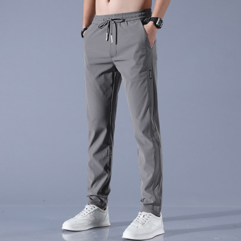 Sahari – Herren Jogginghose Slim Fit mit Kordelzug & Taschen