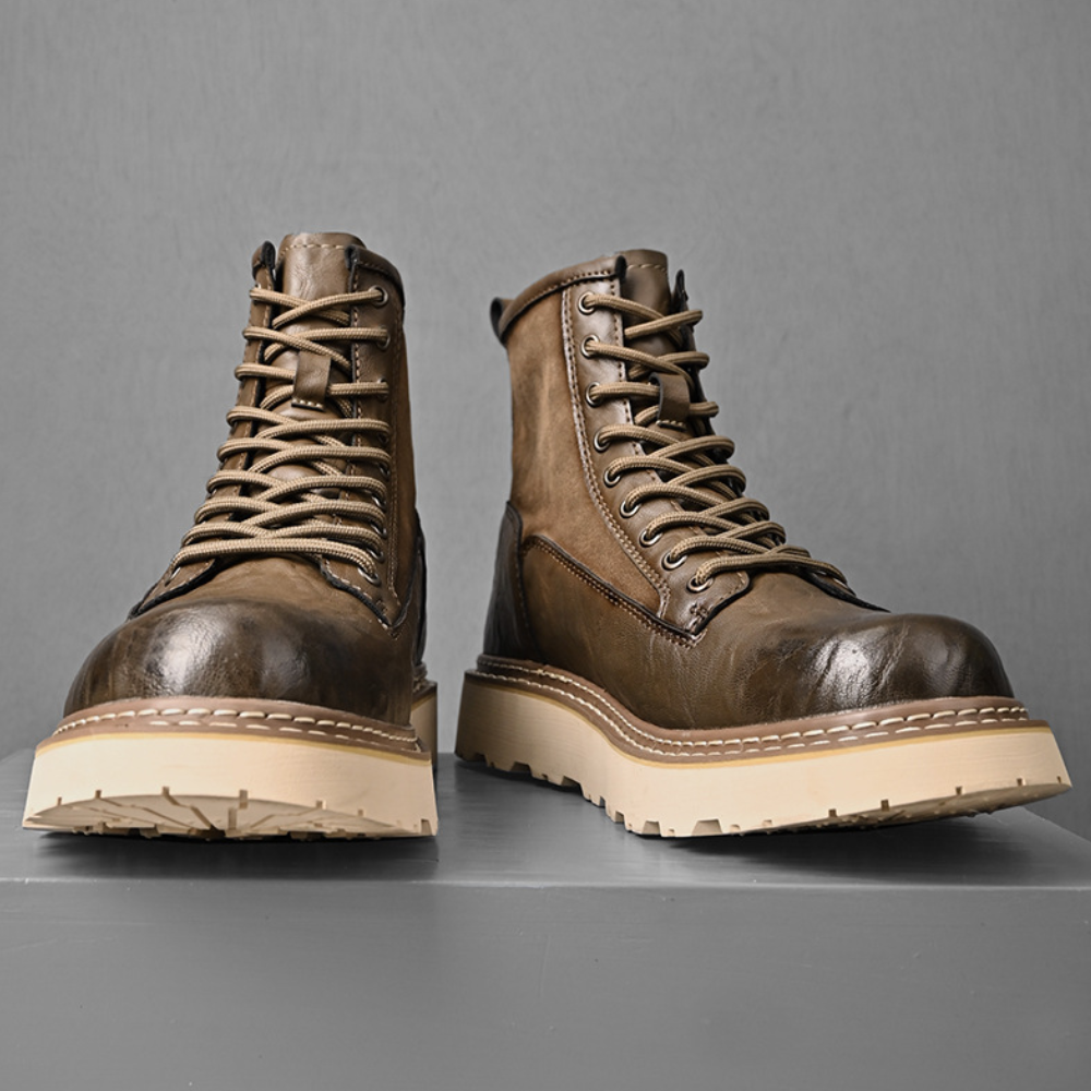 Schwarze Herrenstiefel mit modernem Outdoor-Stil