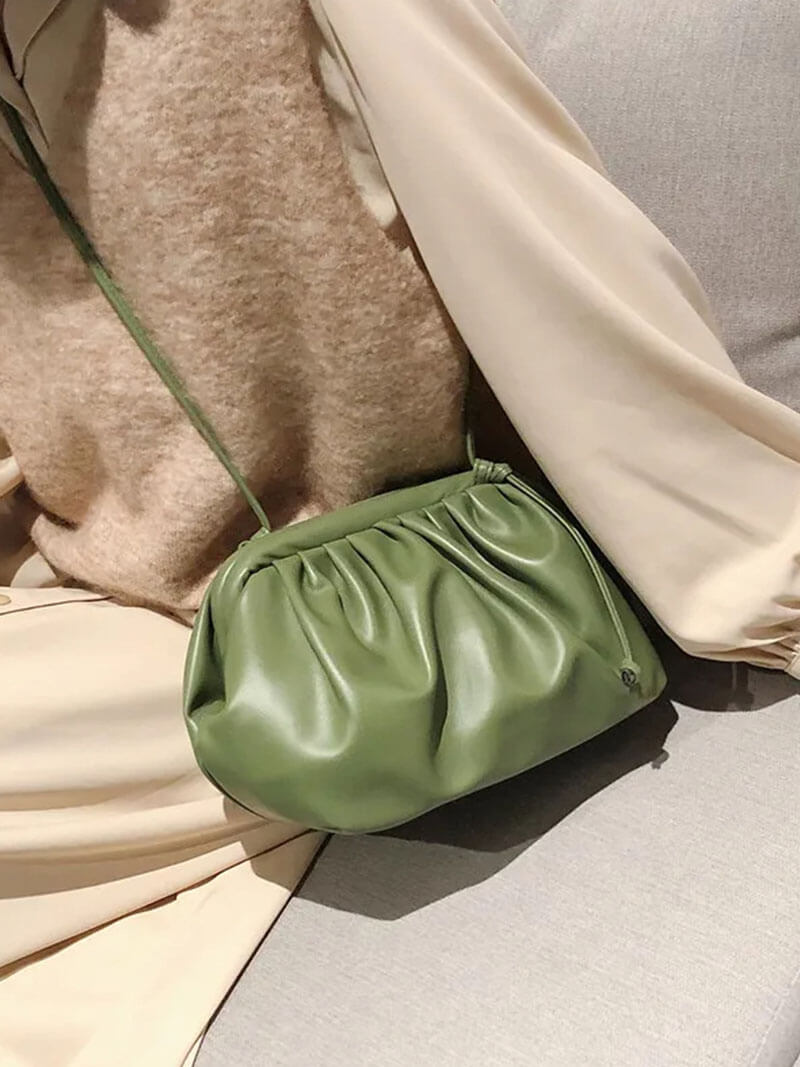 Damen Crossbody Tasche aus veganem Leder – Elegante Dumpling Bag