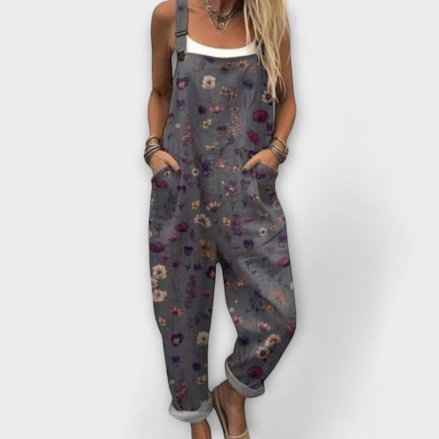 Kelly – Latzhose mit Nachtblüten-Print