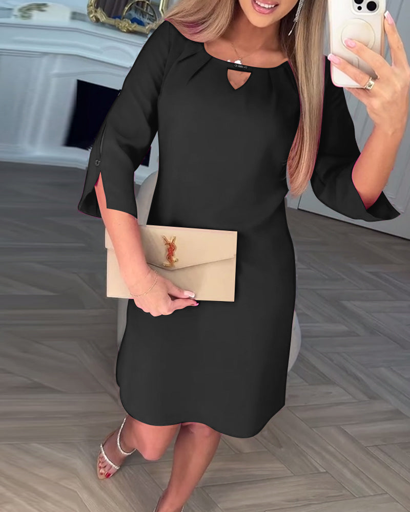 Kamelia – Mini Kleid Mit Schlüsselloch Ausschnitt