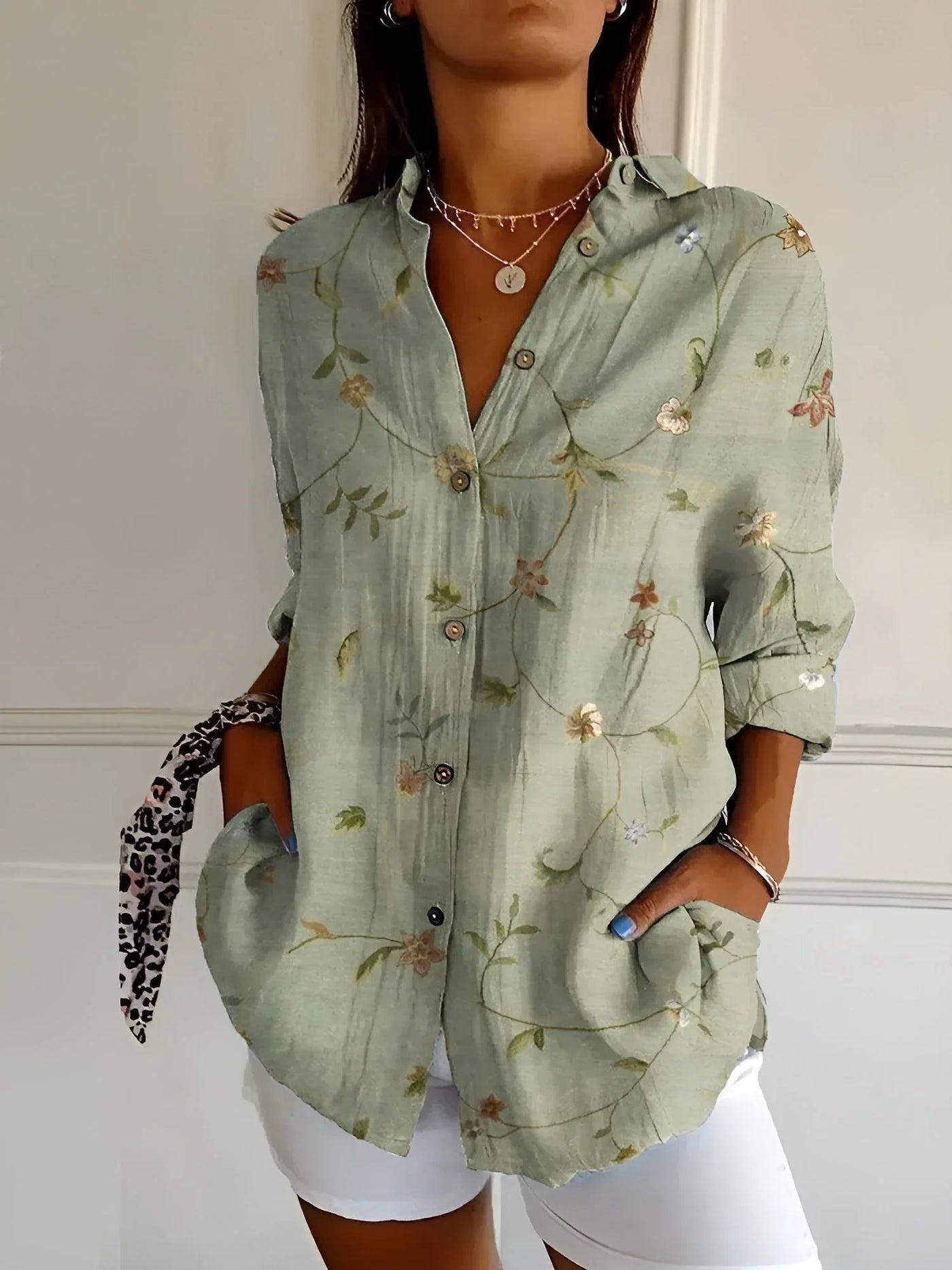 Damenbluse mit langen Ärmeln und floralem Muster