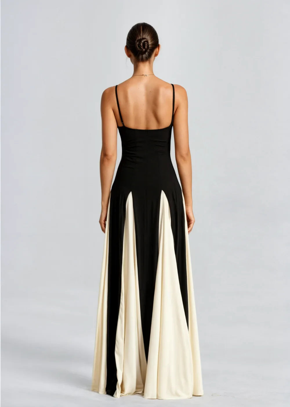 Damen Maxikleid in Schwarz und Creme mit fließendem Schnitt