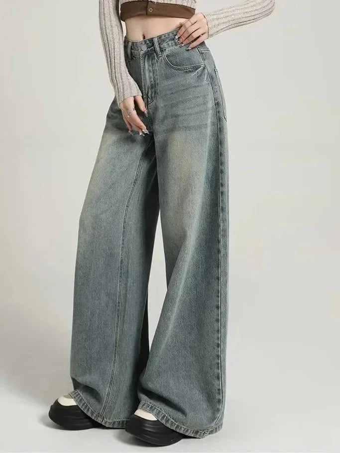 Weite Damenjeans im Washed-Look mit hoher Taille