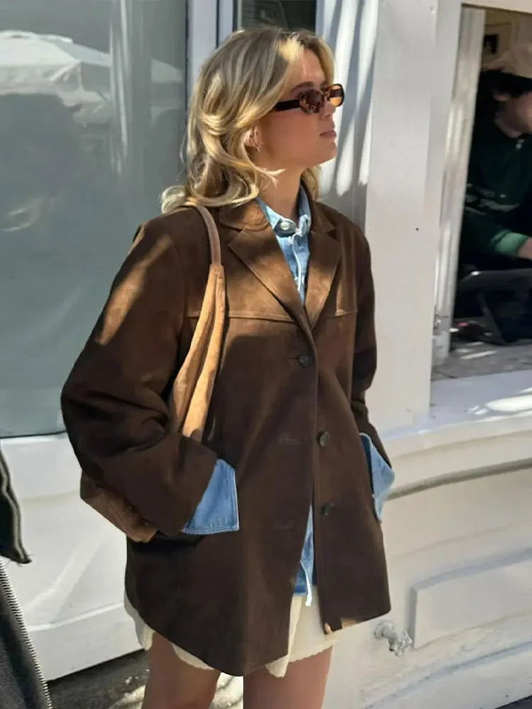 Brauner Damenblazer aus Wildleder mit Knöpfen