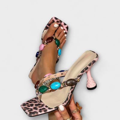 Kristen - Mehrfarbige Sandalen mit Edelsteinverzierung