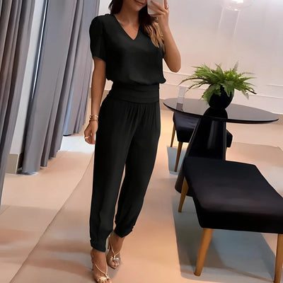 Zweiteiliges Set aus Damenbluse und gemusterter Hose