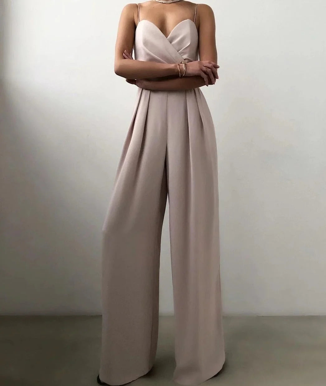 Eleganter Damen Jumpsuit mit Herzausschnitt und weitem Bein