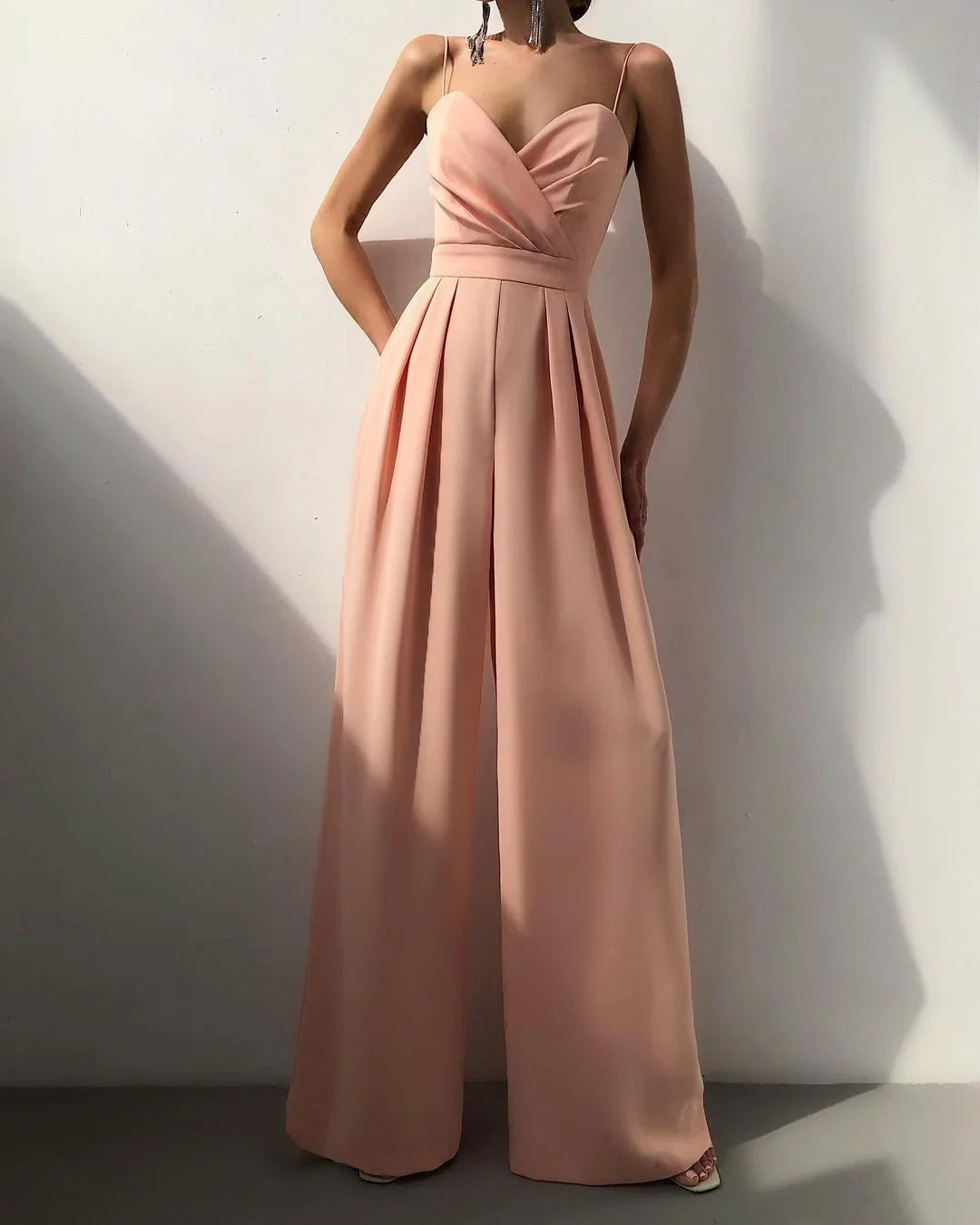 Eleganter Damen Jumpsuit mit Herzausschnitt und weitem Bein