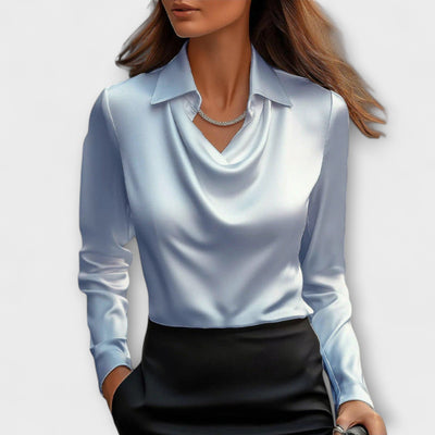 Lira - Schimmernde Bluse mit Rüschendetail am Kragen
