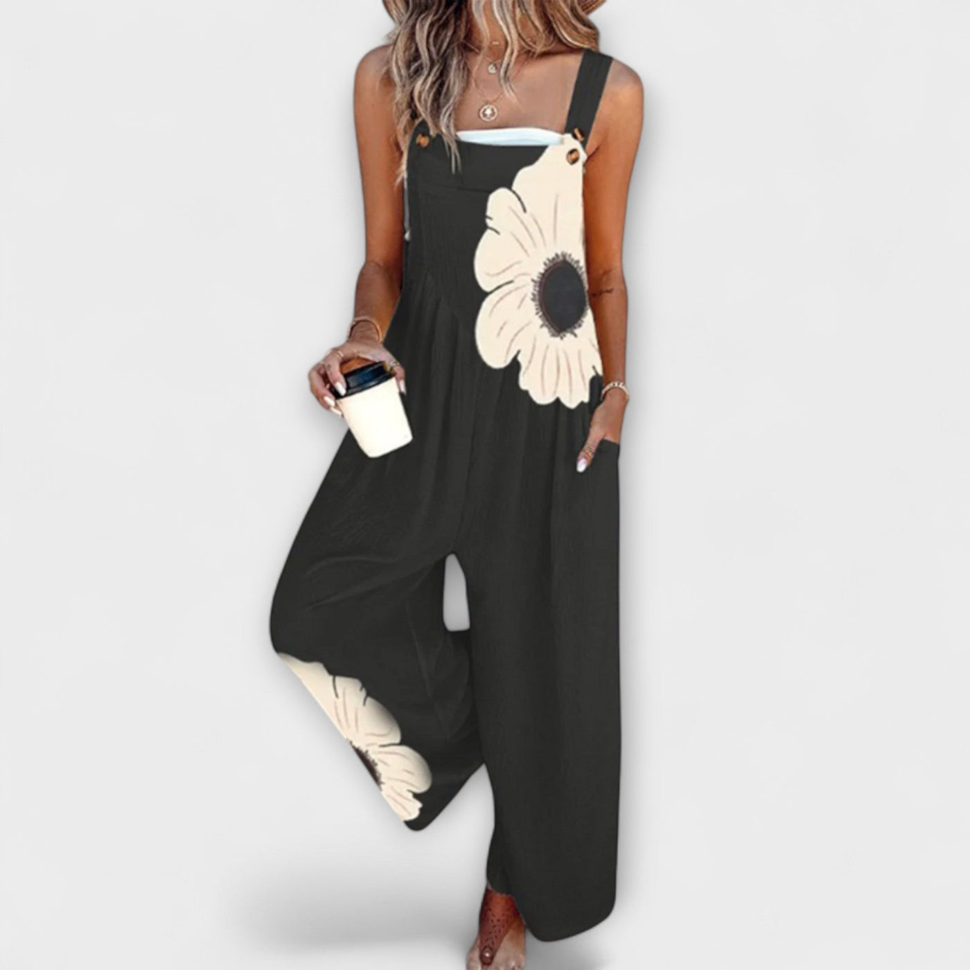Clémentine - Schwarze Latzhose mit großen Blumenmotiven