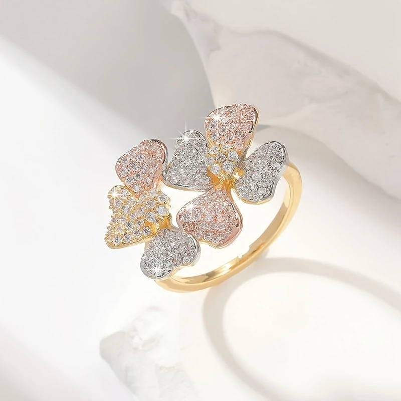 Heller Goldring mit Naturelementen