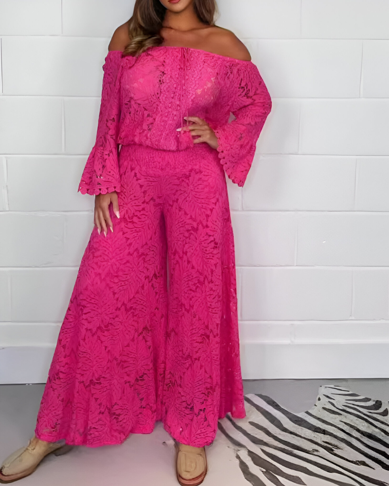 Lovely | Schulterfreier Jumpsuit aus Spitze mit weitem Bein