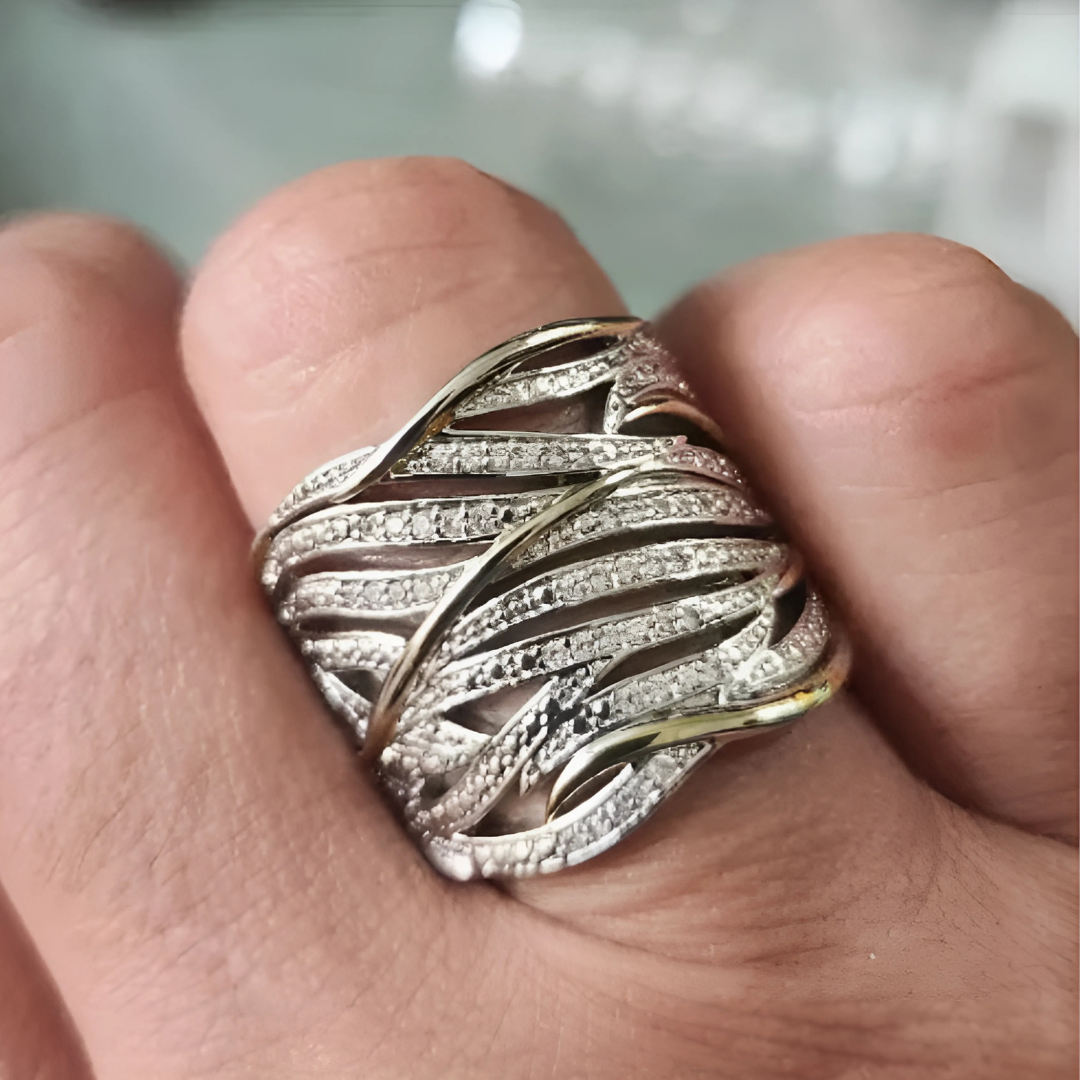 Eleganter mehrlagiger gedrehter Ring